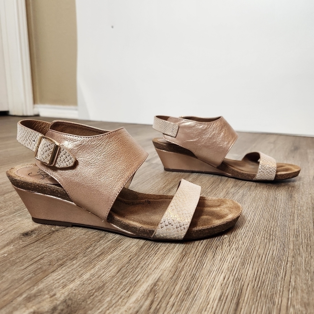 Sofft Rose Gold Metallic Wedge Sandals in Size 7.5